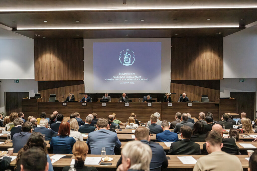 OYERS na semináři Nejvyššího soudu: náš společník John Gealfow mezi panelisty